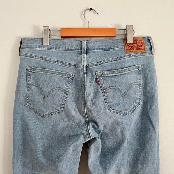 Levi's Mid Rise Boyfriend Jeans in Hold it Down Light Wash, Size 31/30 - Picture 7 of 14